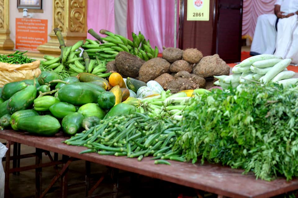 മഹാപ്രസാദമൂട്ടിനുള്ള കറിക്കുവെട്ടിന് ആരംഭം